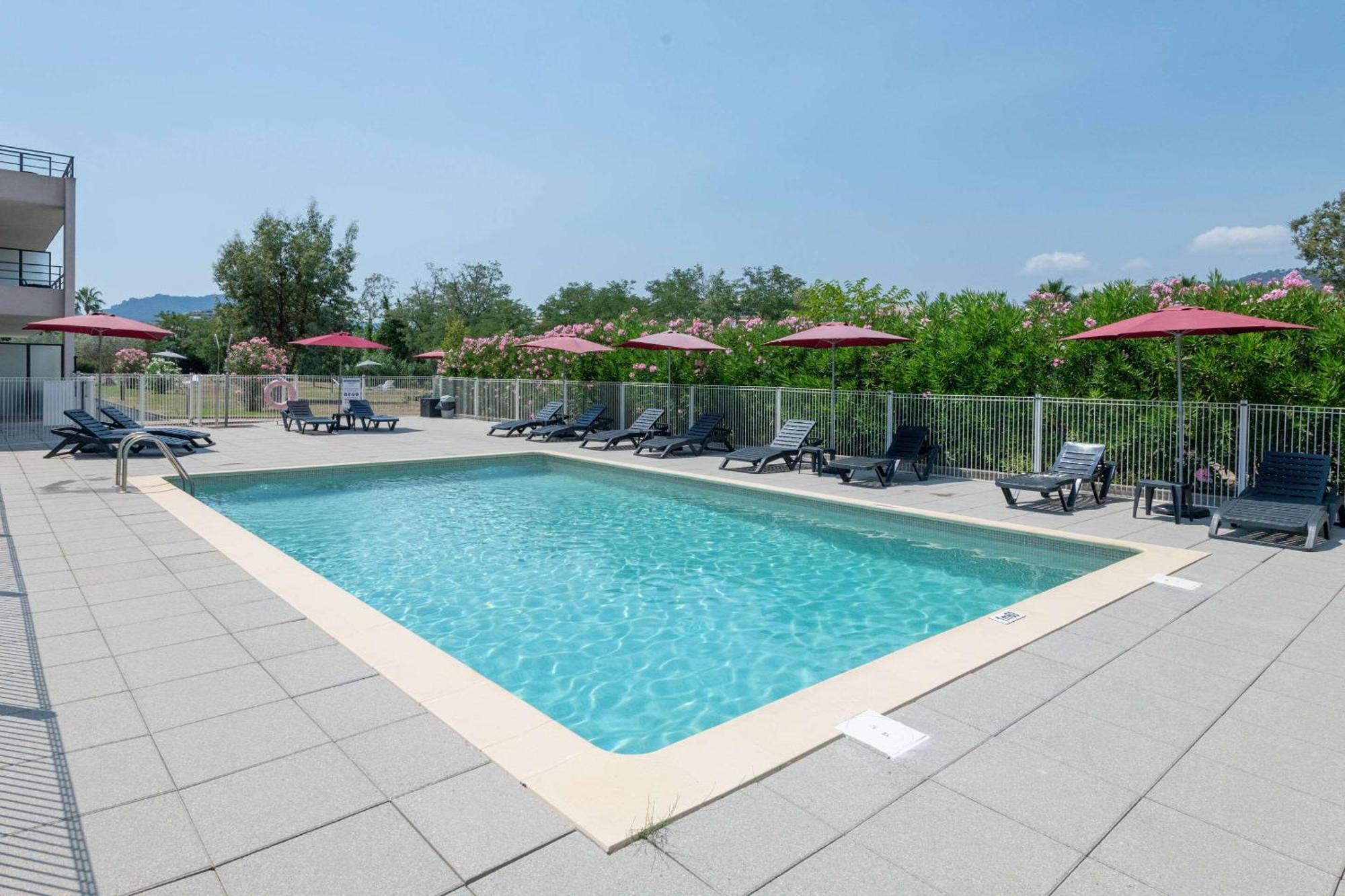 Comfort Aparthotel Cannes Mandelieu エクステリア 写真